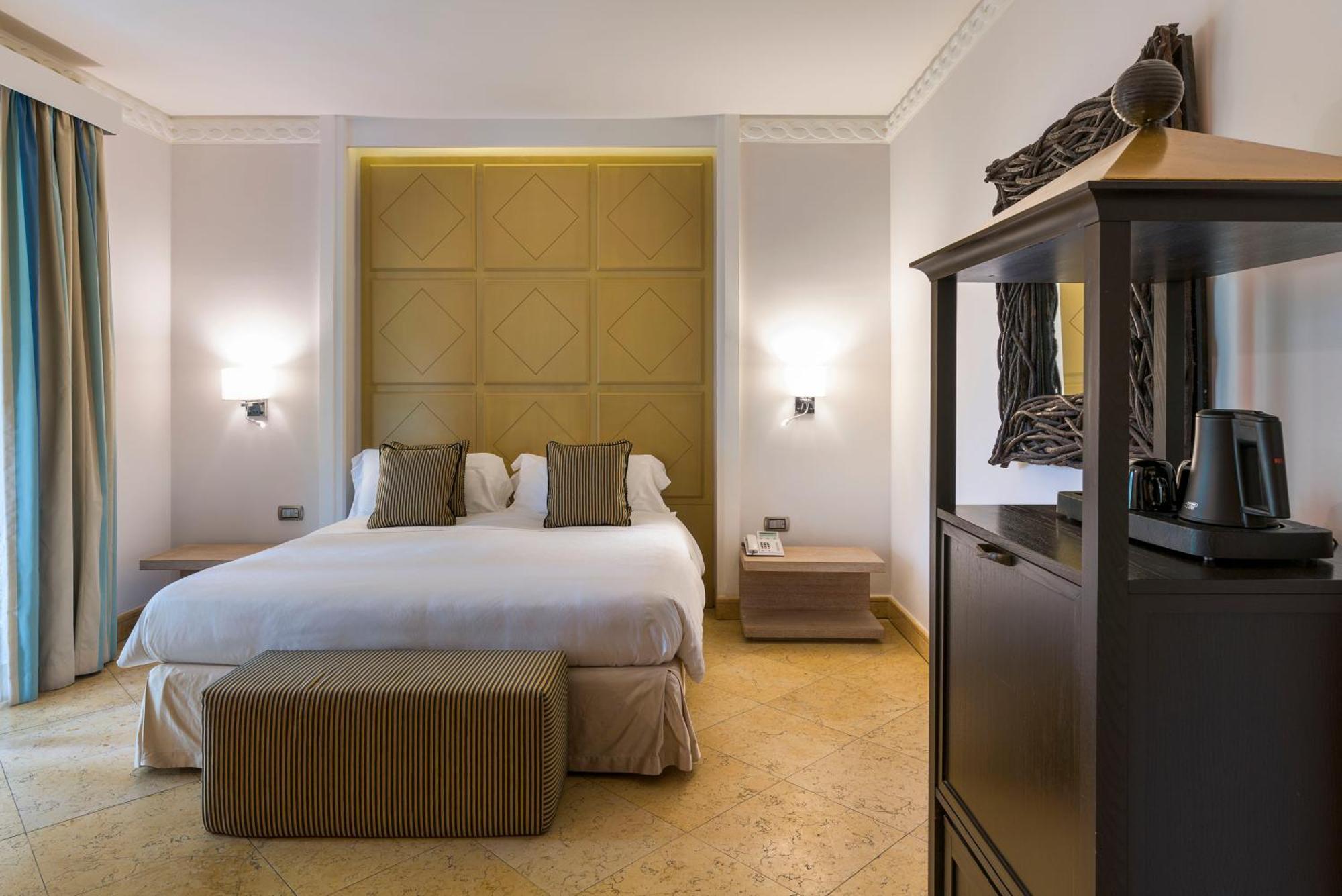 Palace Luxury Hotel 5*