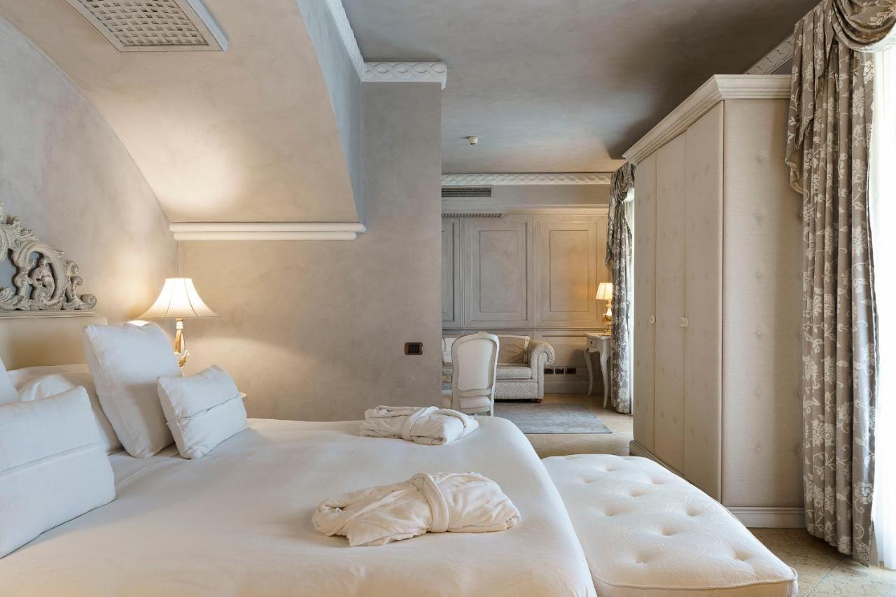 Palace Luxury Hotel