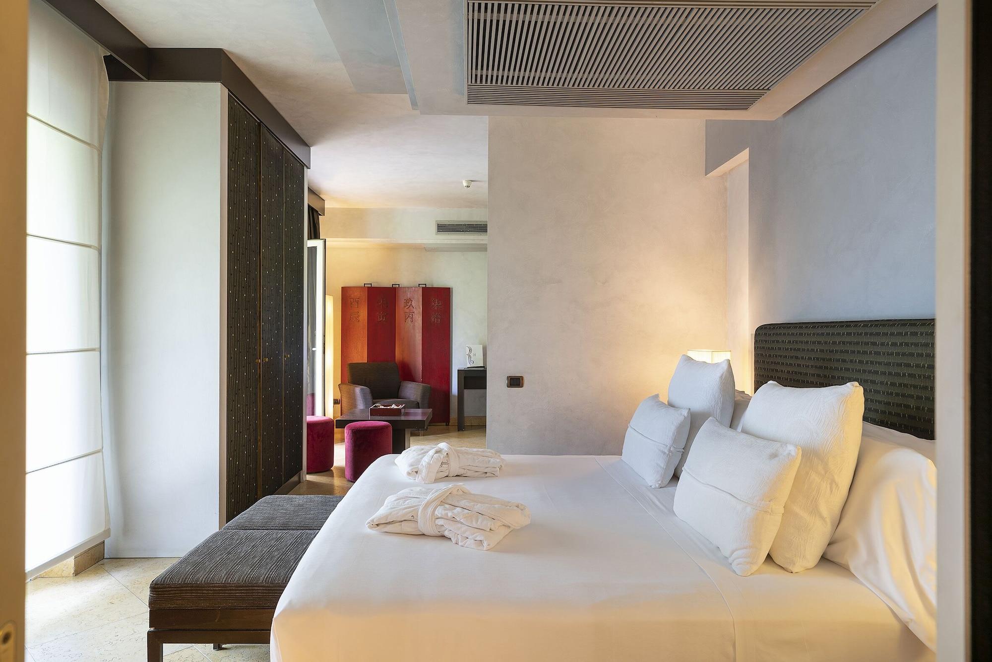 Palace Luxury Hotel 5*