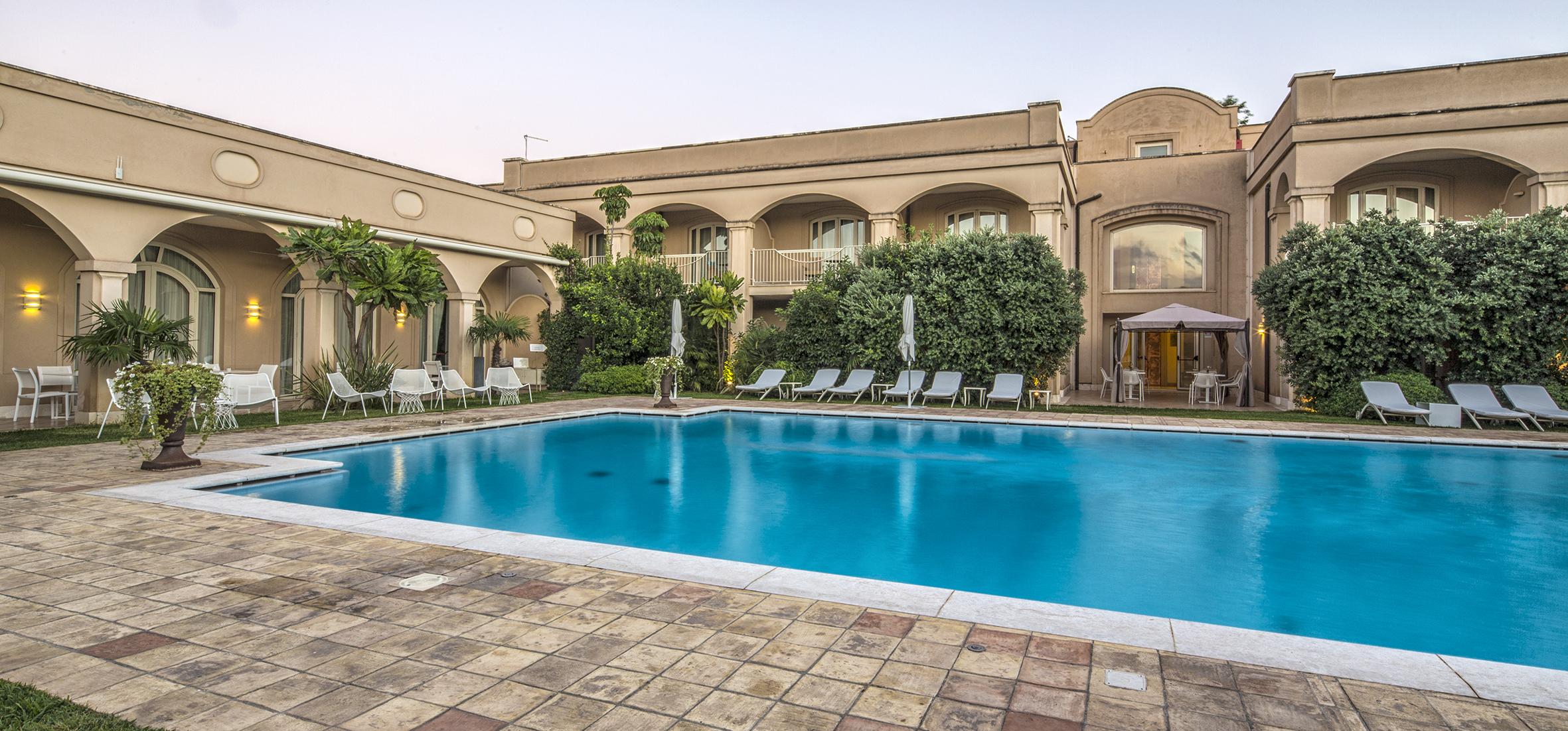 Palace Luxury Hotel